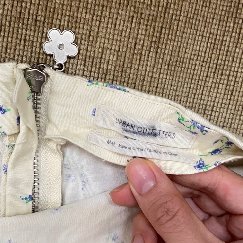 UO Floral Ruffle Miniskirt - Picture 2 of 4